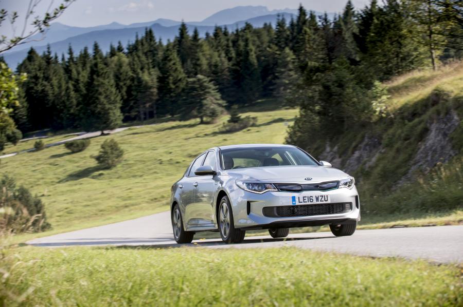  Kia Optima Plug-In Hybrid 2016 года  (UK) (фото 26 из 35)